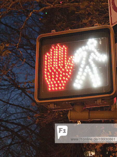 Crosswalk sign sends mixed messages