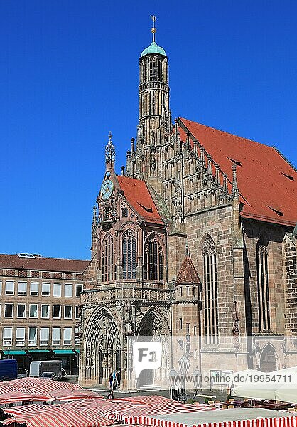 In der Altstadt von Nürnberg  Frauenkirche am Hauptmarkt  Stadtpfarrkirche  Unsere Liebe Frau  Mittelfranken  Bayern  Deutschland  Europa
