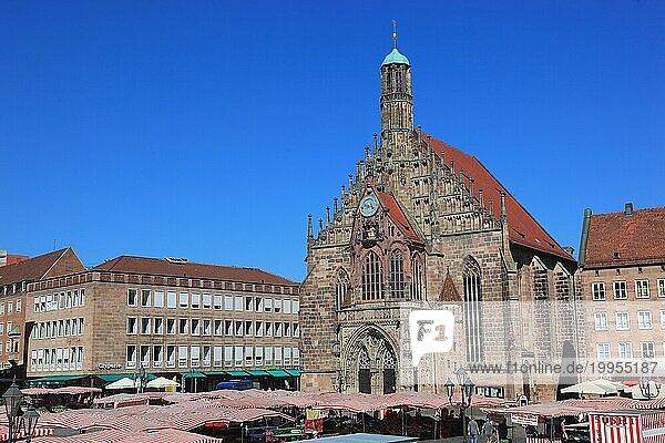 In der Altstadt von Nürnberg  Frauenkirche am Hauptmarkt  Stadtpfarrkirche  Unsere Liebe Frau  Mittelfranken  Bayern  Deutschland  Europa