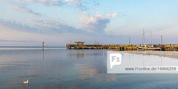 Germany  Baden-Wurttemberg  Langenargen  Shore of lake Bodensee at dawn with pier in background