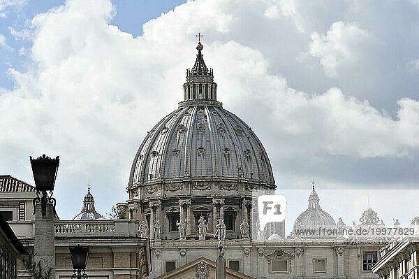 Kuppel  Petersdom  Vatikan  Rom  Italien  Europa
