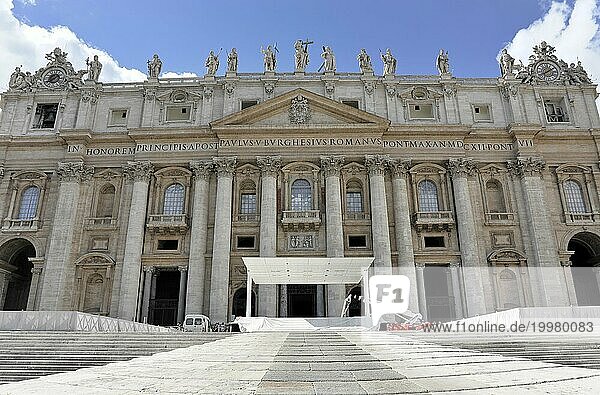 Petersdom  Petersplatz  Vatikanstadt  Vatikan  Rom  Latium  Italien  Europa