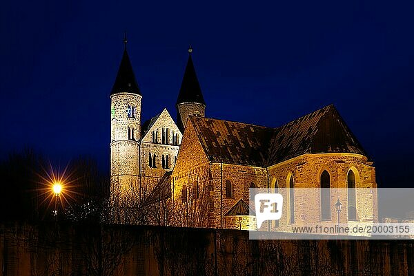Das Kloster Unser Lieben Frauen in Magdeburg bei Nacht