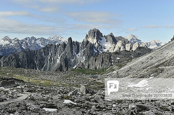 Bergpanorama Richtung Süden im Hochpustertal  Sexten  Dolomiten  Südtirol  Italien  Europa