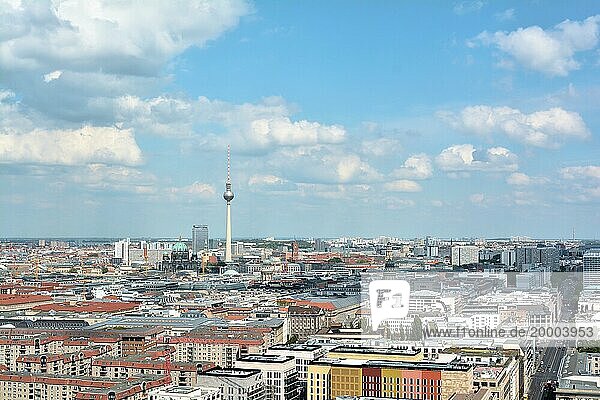 Blick von einem Hochhaus auf das Stadtzentrum von Berlin