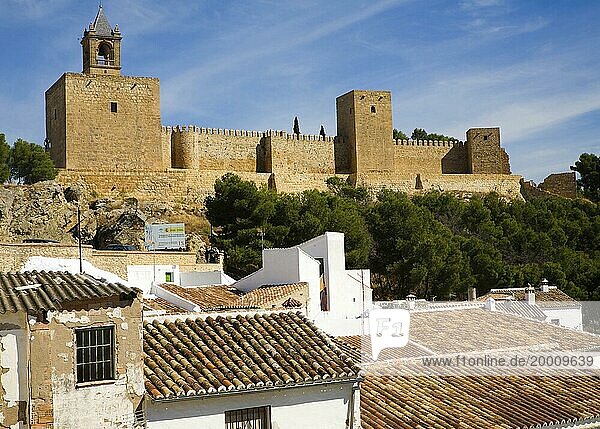 Historische befestigte Alcazaba in der Stadt Antequera  Provinz Malaga  Spanien  Europa