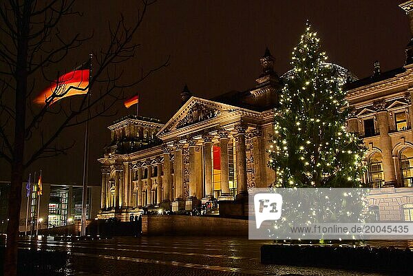 Berlin Reichstag Weihnachten  Berlin Reichstag building christmas 02