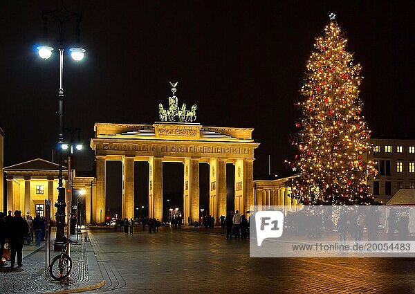 Berlin Brandenburger Tor Weihnachten  Berlin Brandenburger Tor Weihnachten 01
