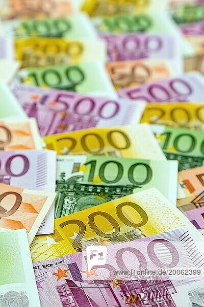 Viele Euro Geldscheine der Europäischen Union  100er  200er  500er