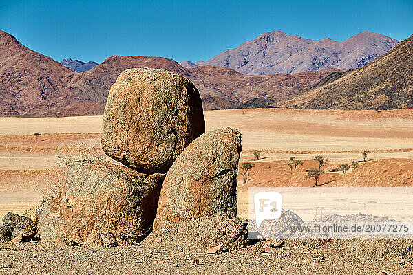 trockene Berglandschaft des ariden Namib-Naukluft-Park  Namibia  Afrika |dry mountain landscape of the arid Namib-Naukluft Park  Namibia  Africa|