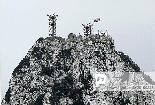 Die britische Flagge weht auf der Spitze des Gibraltar Felsen  14.02.2019