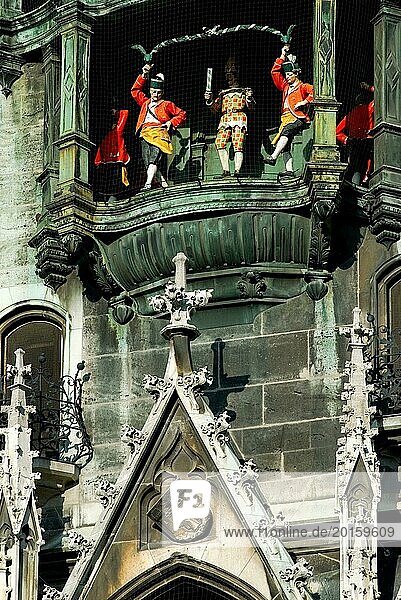 Turmglockenspiel  Glockenspiel des neuen Rathauses am Marienplatz  München  Bayern  Deutschland  Europa