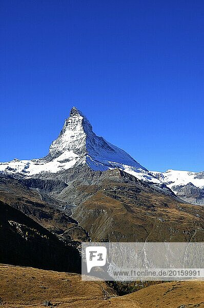 Herrliche Aussicht auf das Matterhorn Alpenpanorama vom Gornergrad. Breathtaking panoramic view of the Matterhorn and the Swiss Alps from Gornergrad (3100 MüM)  retro  vintage  old