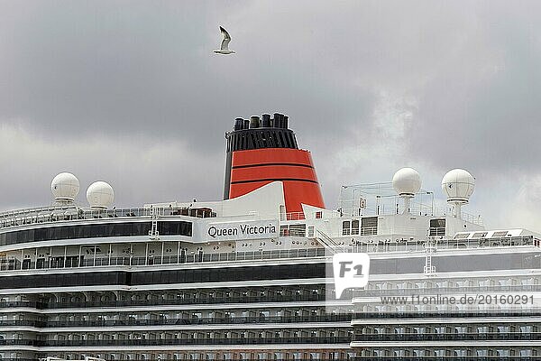 Cruise ship Queen Victoria  built 2007  1990 passengers  at the quay of Karaköy  Istanbul Modern  Beyoglu  Istanbul  Turkey  Asia