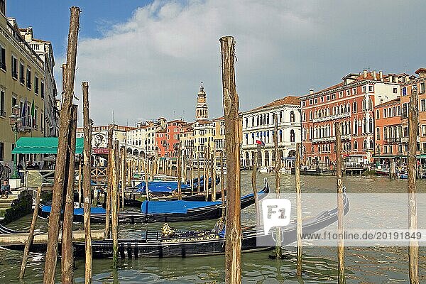 Venedig  Alte Häuser in der Lagune  Venedig  Italien  Europa