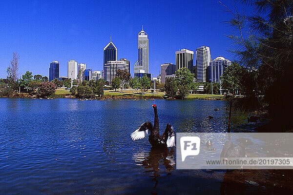 Australien: Die Skyline von Perth  alt  vintage  retro