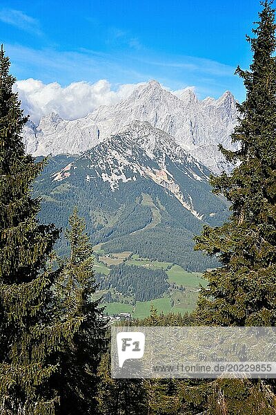 Blick auf das Dachsteingebirge. Dachstein Mountains in the austria alps