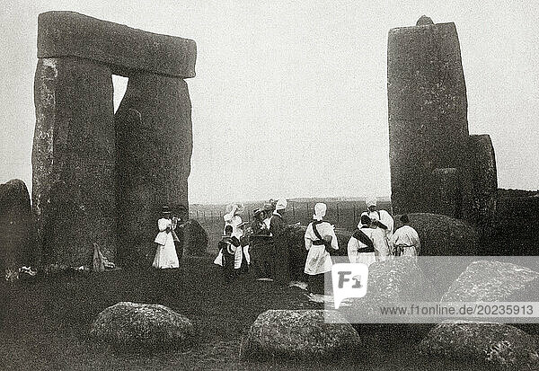 Sun worshippers practicing their rites at Stonehenge  Salisbury Plain  England in the early 20th century. From Mundo Grafico  published 1912.