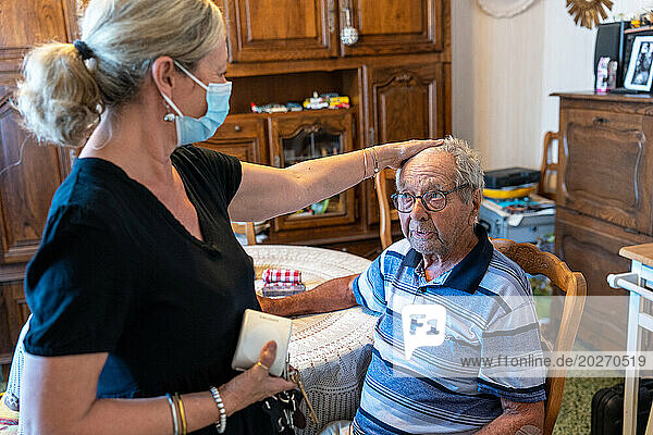 Nurse for home care of a 90-year-old senior  dialogue.