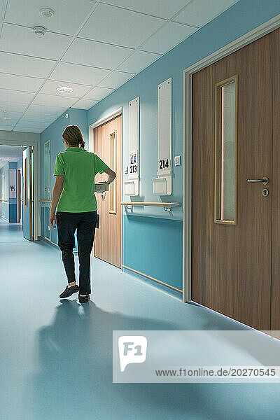 EHPAD - Nurse from behind in a corridor.