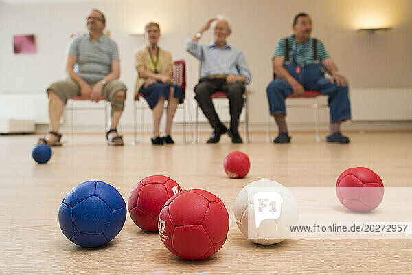 EHPAD - Deaf residents playing boules in a room of the establishment.