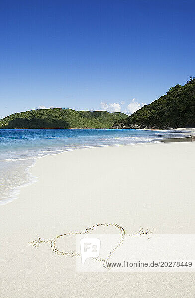 USA  United States Virgin Islands  St. John  Cinnamon Bay  Heart shape drawn in sand