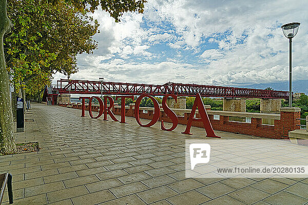 Lletres de Tortosa  Fluß  Ebro  Brücke  Pont Roig Via Verda
