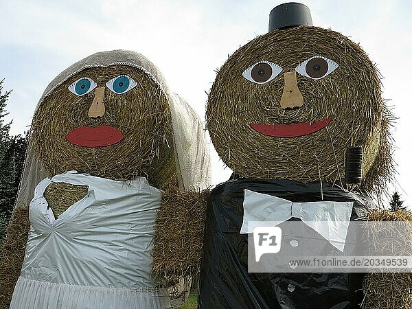 Bridal couple made of straw rolls