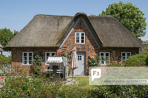 Germany  Schleswig-Holstein  Facade of rustic brick house with thatched roof