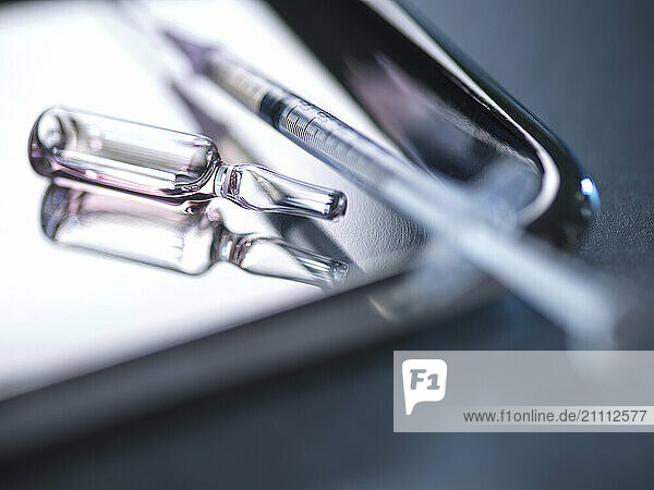 Ampoule and syringe kept on medical tray