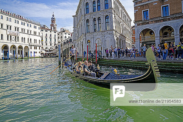 Canal Grande  Häuserfronten  Gondel