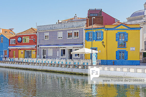 Traditional buildings on Averio waterways  Aveiro  Portugal  Europe