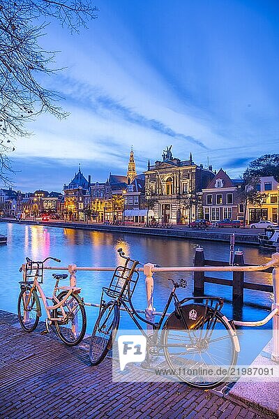 The Binnen Spaarne canal  Haarlem  North Holland  Netherlands  Europe