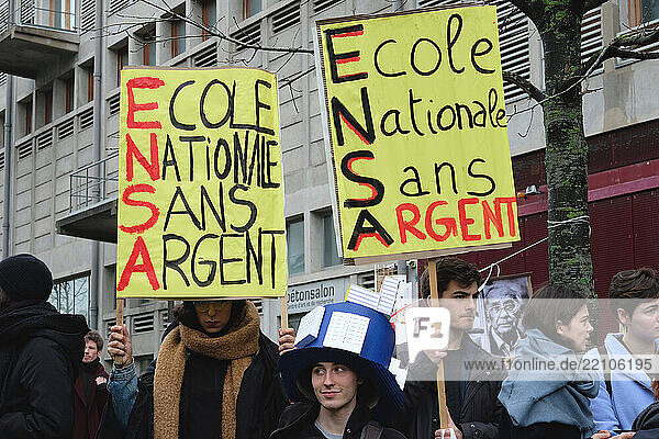 Manifestetion pour le défense de l'université et de la recherche  Paris  5 mars 2020/
Manifestation for the defense of the university and research  Paris  March 5  2020