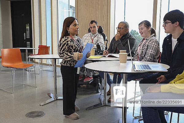 Woman with achondroplasia having presentation