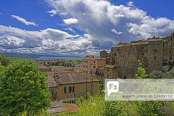 Landschaft  See  Lago di Bolsena  Ortsansicht