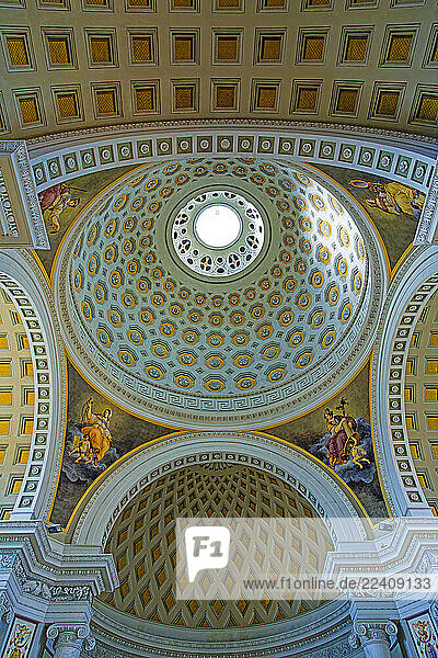 Kirche  Chiesa Madre di Santa Maria Maddalena  Kuppel