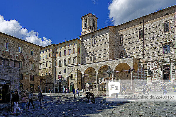 Brunnen  Fontana Maggiore  Dom  Kirche  Cattedrale di San Lorenzo