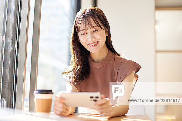 Young Japanese woman at a cafe