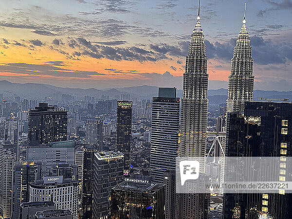 Petronas Twin Towers at night  the most famous twin skyscrapers in Kuala Lumpur  Malaysia