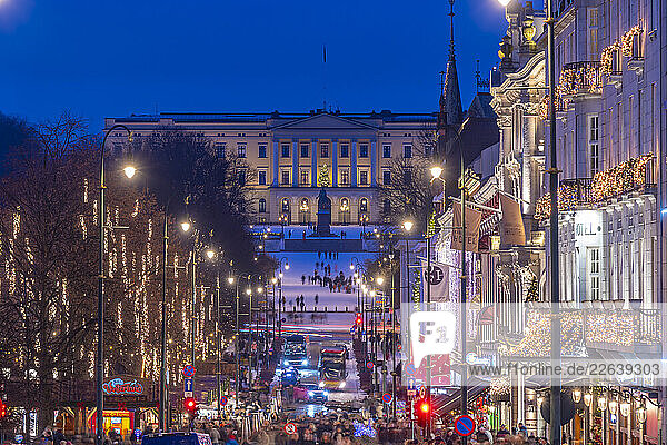 View of Christmas decorations on Karl Johans Gate and The Royal Palace at dusk  Oslo  Norway  Scandinavia