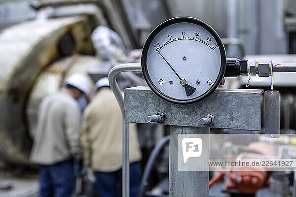 Compressor station working in Tennessee