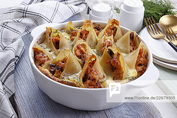 Muschelnudeln mit Hähnchen-Tomatenfüllung