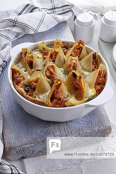 Muschelnudeln mit Hähnchen-Tomatenfüllung