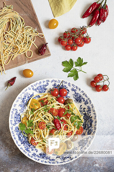 Spaghetti alla Chitarra mit Tomaten und Chili