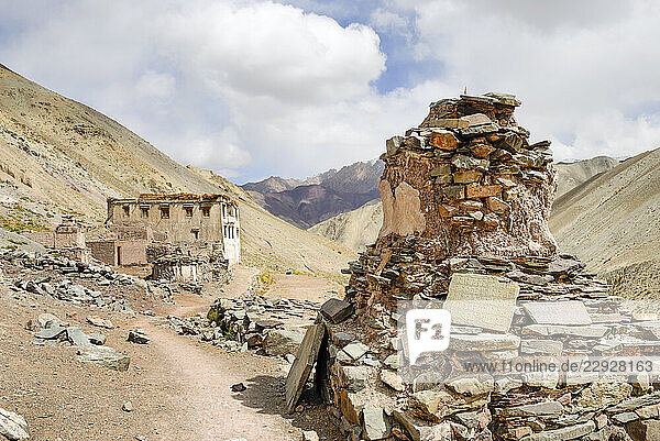 Chortens (stupa) in front of a isolated guesthouse  Yurutse valley  Hemis National Park  Ladakh region  state of Jammu and Kashmir  India  Asia