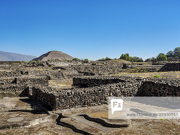 View over West Plaza towards the Pyramid of the Sun  Teotihuacan  Mexico State  Mexico