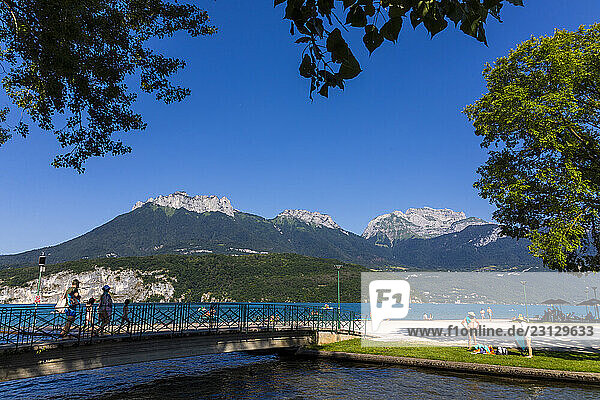 France  Auvergne-Rh?ne-Alpes  Haute-Savoie  Saint-Jorioz  lac d Annecy In the background  the peaks of the Aravis: Pointe de la Tournette on the right  Dents de Lanfon in the center and Mont Veyrier on the left