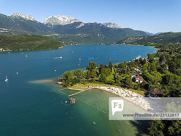 France  Auvergne-Rh?ne-Alpes  Haute-Savoie  Saint-Jorioz  lac d Annecy . The municipal beach and its diving board.In the background  the peaks of the Aravis: Pointe de la Tournette on the right  Dents de Lanfon in the center and Mont Veyrier on the left