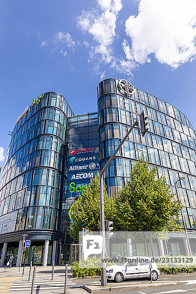 France  Ile de France  Hauts-de-Seine  La Garenne-Colombes. Bayer SAS Headquarters.. Atrium Defense. Architect  Norman Foster